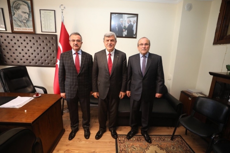 Başkan Karaosmaoğlu, Gebze’de Ticaret Odalarını Ziyaret Etti
