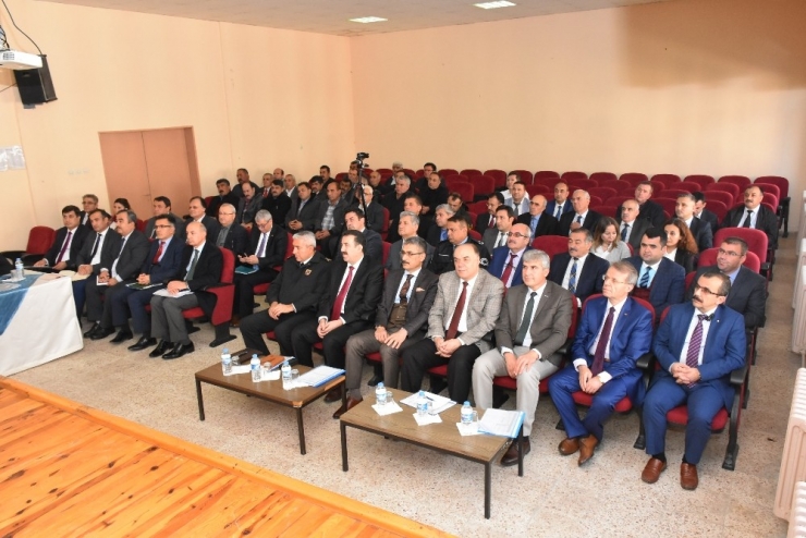 Vali Güvençer 2017 Yılı Son Muhtarlar Toplantısını Ahmetli’de Yaptı