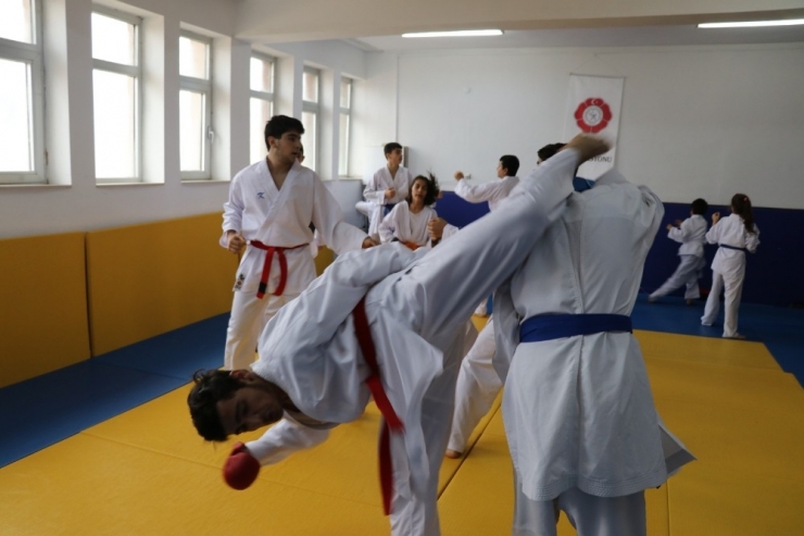 Tunceli’de Gönüllü Antrenörler Sayesinde Yetişen Sporcular Milli Takımda Türkiye’yi Temsil Ediyor