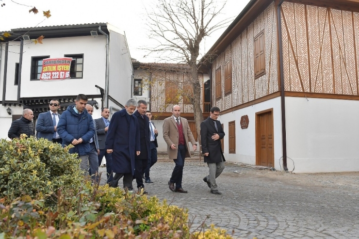 Başkan Tuna, Hacı Bayram Camii Ve Ankara Kalesi’nde İncelemelerde Bulundu