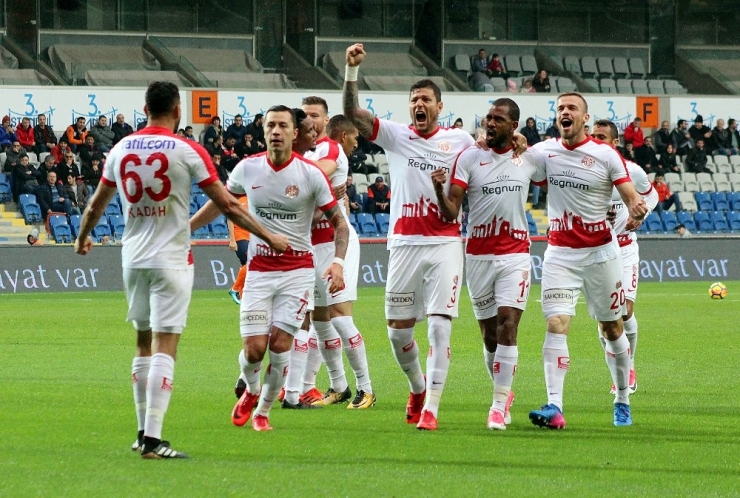 Süper Lig: Medipol Başakşehir: 0 - Antalyaspor: 1 (İlk Yarı)
