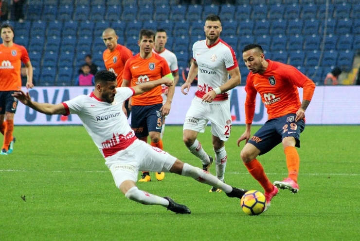 Süper Lig: Medipol Başakşehir: 4 - Antalyaspor: 1 (Maç Sonucu)