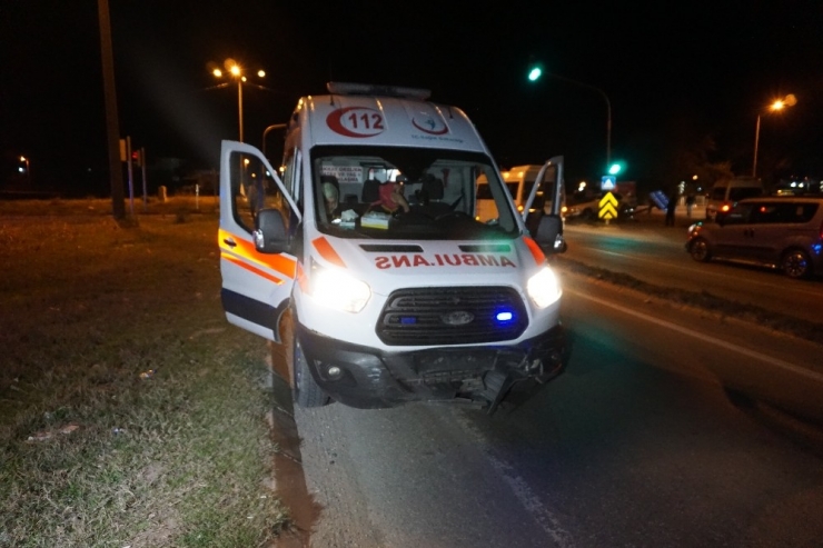 Ambulans İle Otomobil Çarpıştı: 1’i Bebek, 4 Yaralı