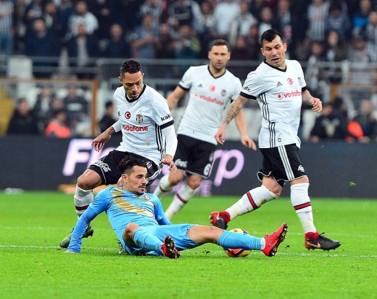 Süper Lig: Beşiktaş: 5 - Osmanlıspor: 1 (Maç Sonucu)
