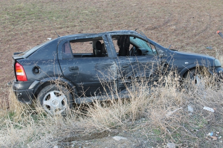 Elazığ’da Otomobil Şarampole Uçtu: 4 Yaralı