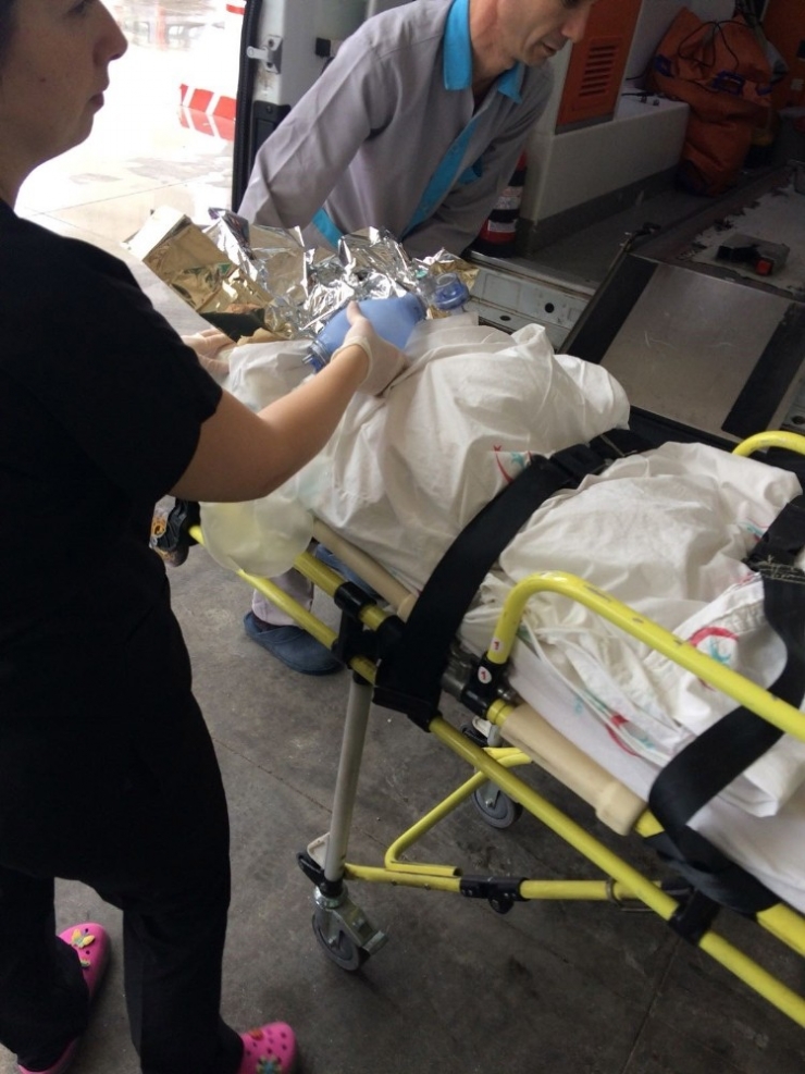 Alevlerin İçinde Kalan 3 Aylık Bebek Ağır Yaralandı
