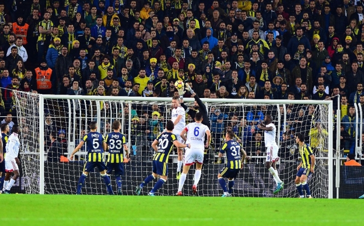 Süper Lig: Fenerbahçe: 0 - Karabükspor: 0 (İlk Yarı)