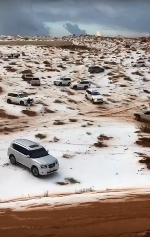 Birleşik Arap Emirlikleri’nde Çöle Kar Yağdı