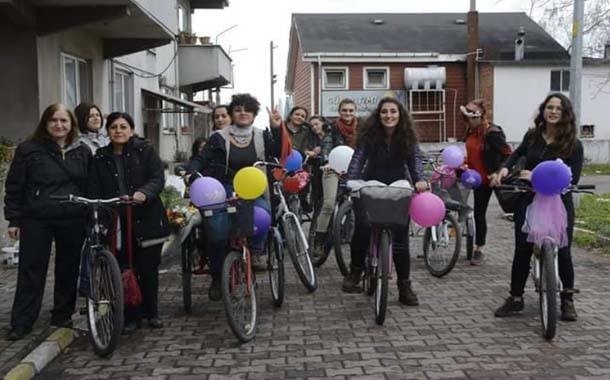 İşçinin “Tahrik Ediyorsunuz” Dediği Bisikletli Kadınlardan Belediye Başkanı Özür Diledi