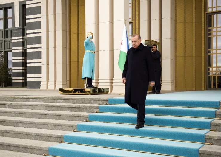 Cumhurbaşkanı Erdoğan, Cibuti Cumhurbaşkanı Guelleh’i Resmi Törenle Karşıladı