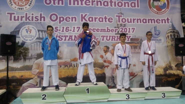 Kağıtsporlu Karateciler İstanbul’dan 8 Madalya İle Döndü