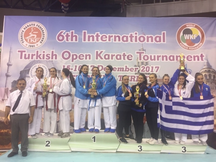 Kağıtsporlu Karateciler İstanbul’dan 8 Madalya İle Döndü