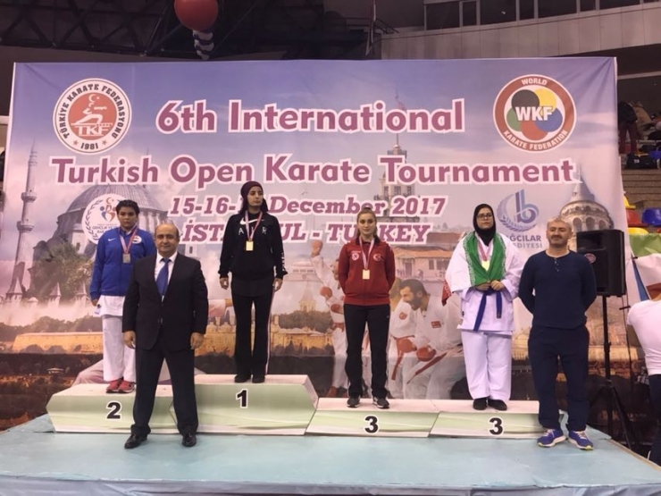 Karateci Kardeşler Şampiyonadan Madalyalarla Döndü