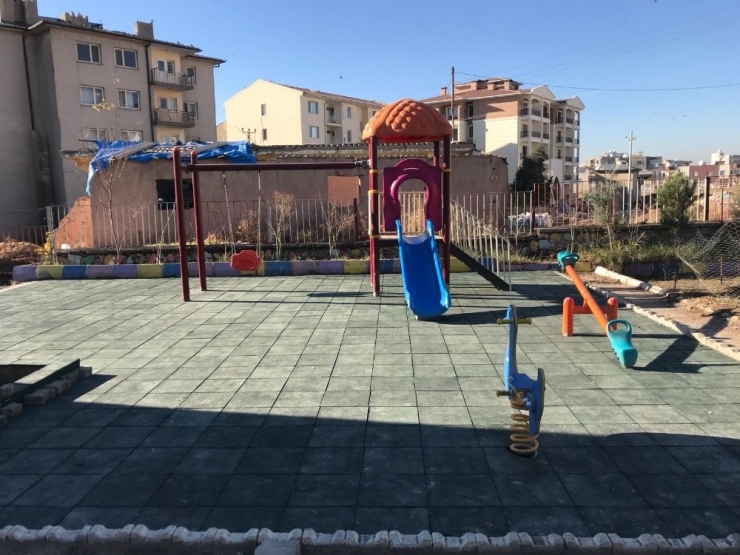Silopi Belediyesince Okullara Oyun Parkı Kuruldu