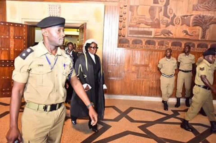 Uganda’da Ordu Parlamentoyu Bastı