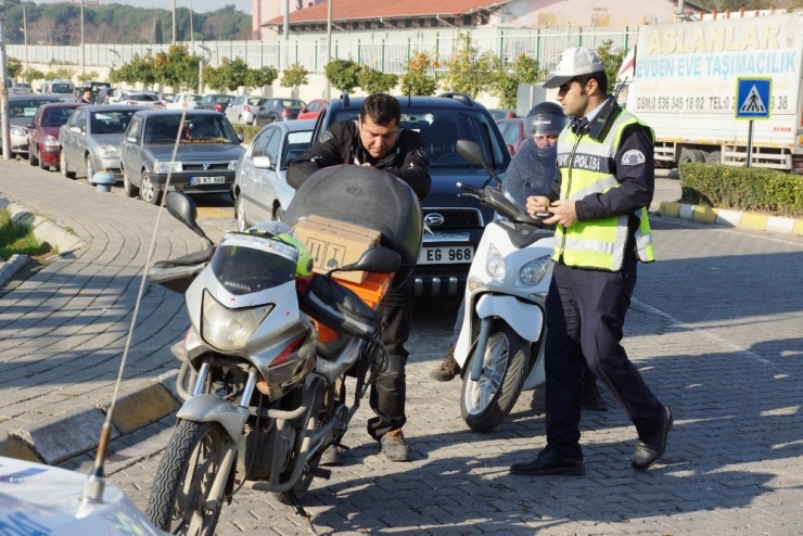Ehliyetsiz Sürücü Polisi Görünce Motosikletini Bırakıp Kaçmak İstedi