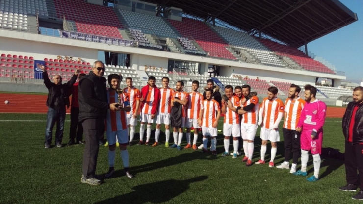 Bilecik Şeyh Edebali Üniversitesi Futbol Takımı Kupayla Döndü