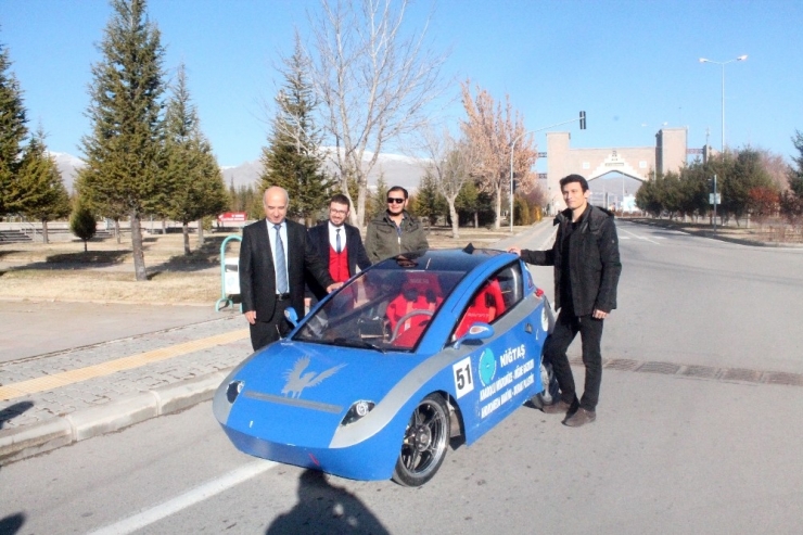 Öğrencilerin Geliştirdiği Elektrikli Araba 5.5 Tl’ye Niğde’den Ankara’ya Gidiyor