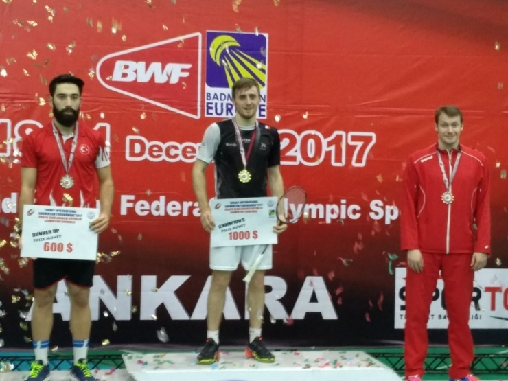 Erzincanlı Sporculardan Badminton Da 2 Madalya