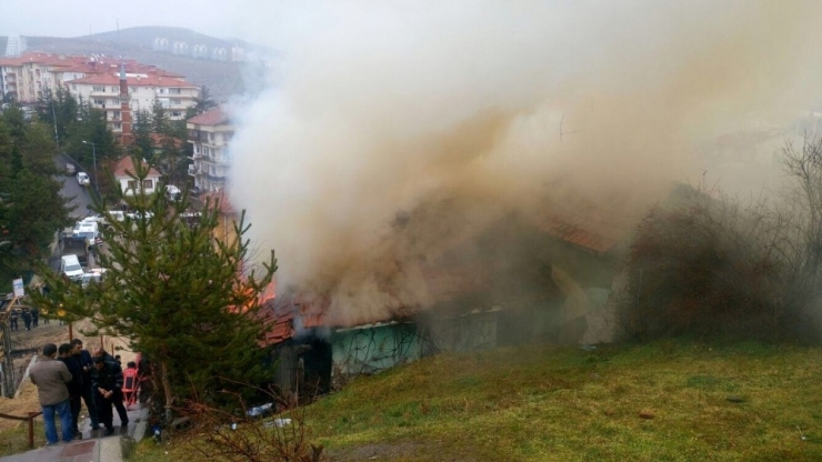 Ankara’da Yangın İtfaiyeyi Alarma Geçirdi