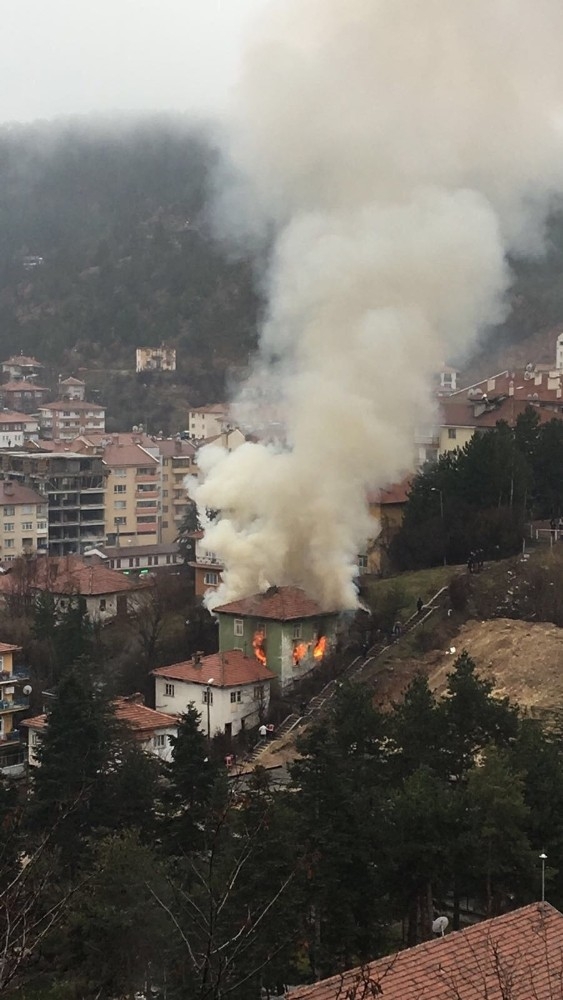 Ankara’da Yangın İtfaiyeyi Alarma Geçirdi