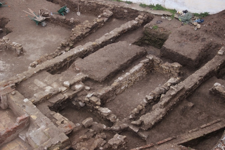 Şehrin Göbeğinde Antik Kenti Andıran Manzara