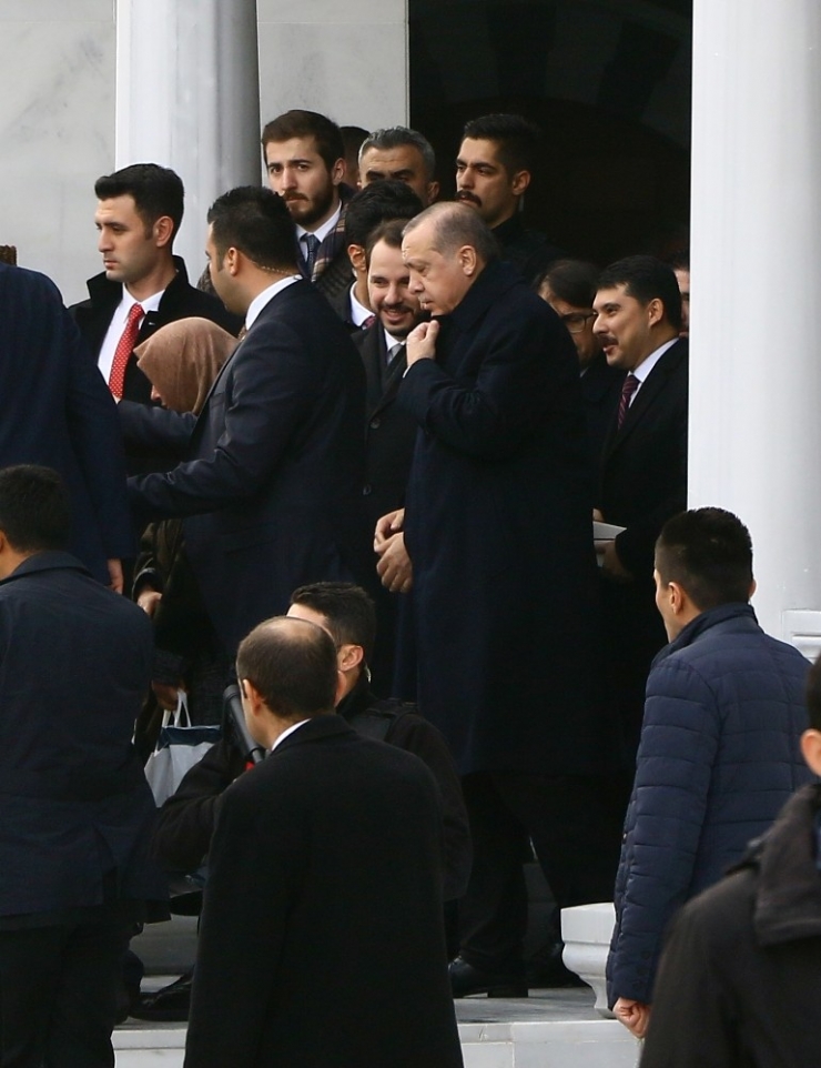 Cumhurbaşkanı Erdoğan Cuma Namazını Melike Hatun Camii’nde Kıldı