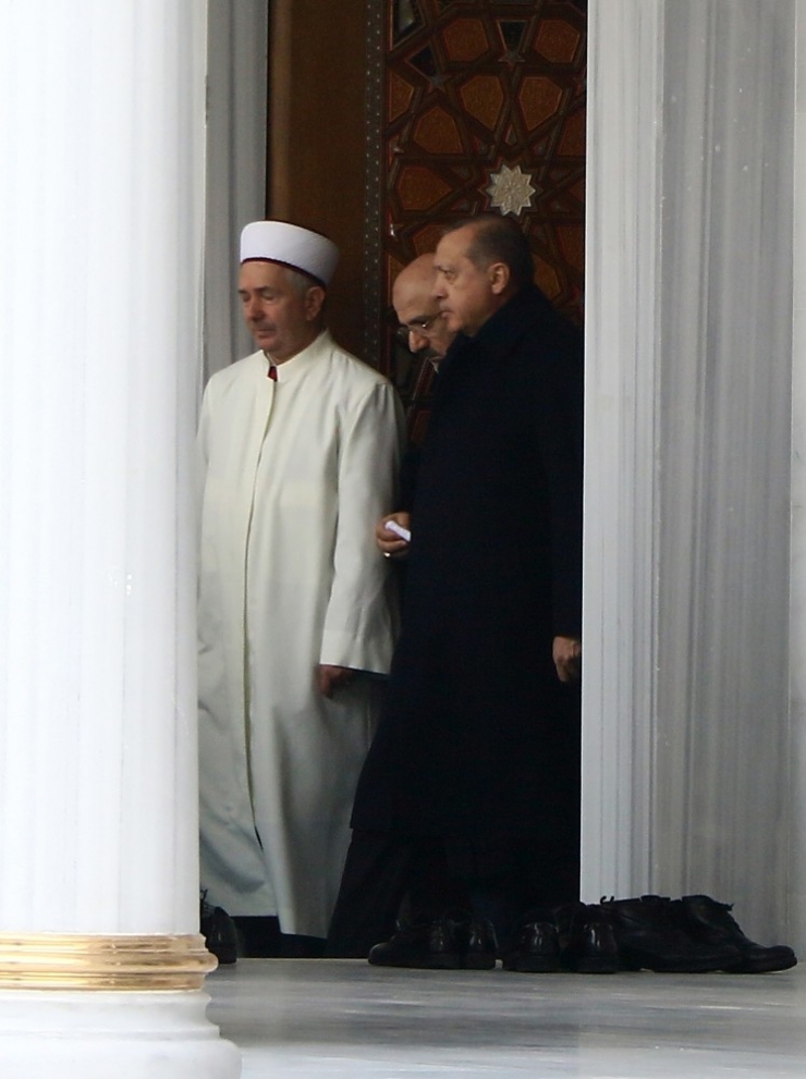 Cumhurbaşkanı Erdoğan Cuma Namazını Melike Hatun Camii’nde Kıldı