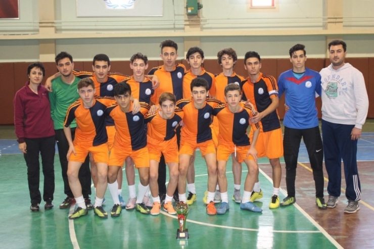 Futsal Turnuvasında Kardelen Koleji Şampiyon Oldu