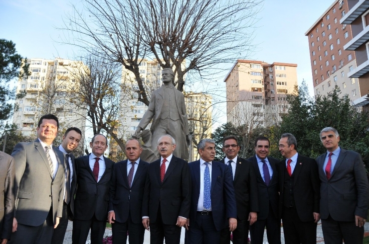 Namık Kemal Heykeli Kadıköy’de