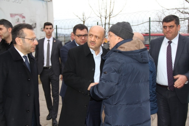 Başbakan Yardımcısı Fikri Işık, Kocaeli’de Yanan Fabrika Alanlarını İnceledi