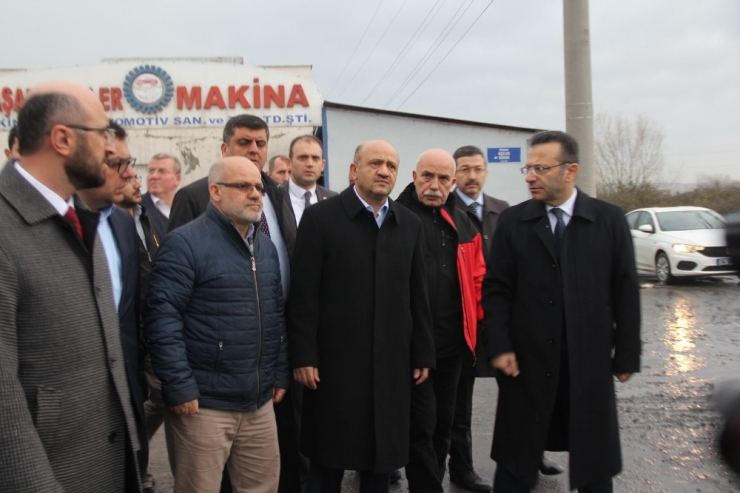 Başbakan Yardımcısı Fikri Işık, Kocaeli’de Yanan Fabrika Alanlarını İnceledi
