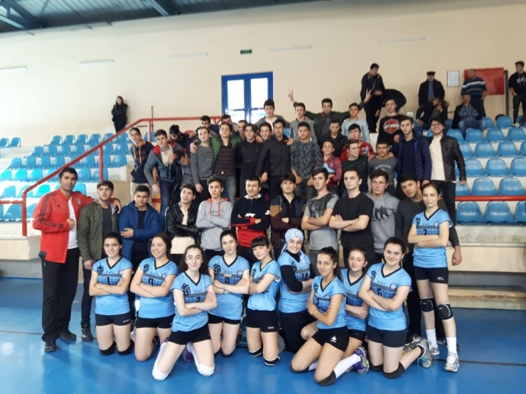 Trabzon’da Liselerarası Voleybol İl Birinciliği’nde Beşikdüzü Ve Sürmene Ekipleri Şampiyon Oldu