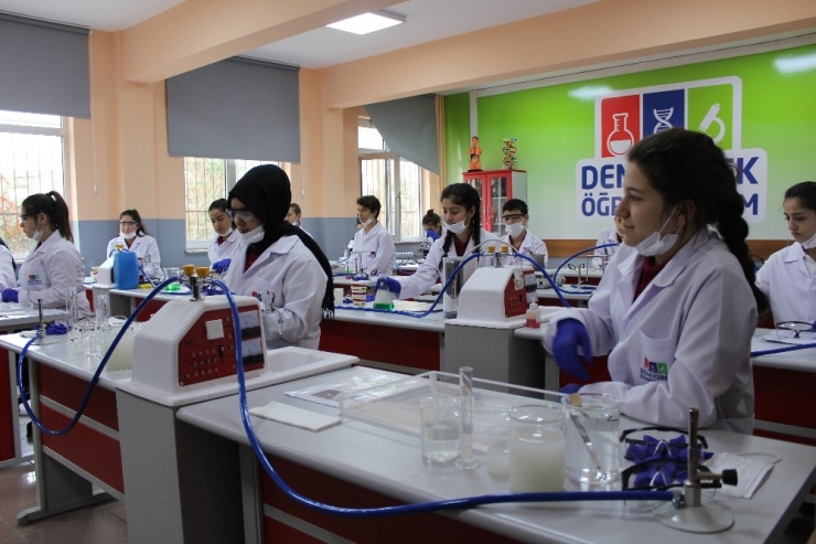 Kocaeli’nde 74 Okula Fen Laboratuvarı Kuruluyor