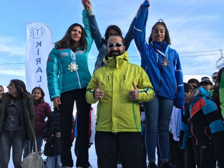 Ağrı’da Yılın İlk Madalyaları Kayak Branşından Geldi