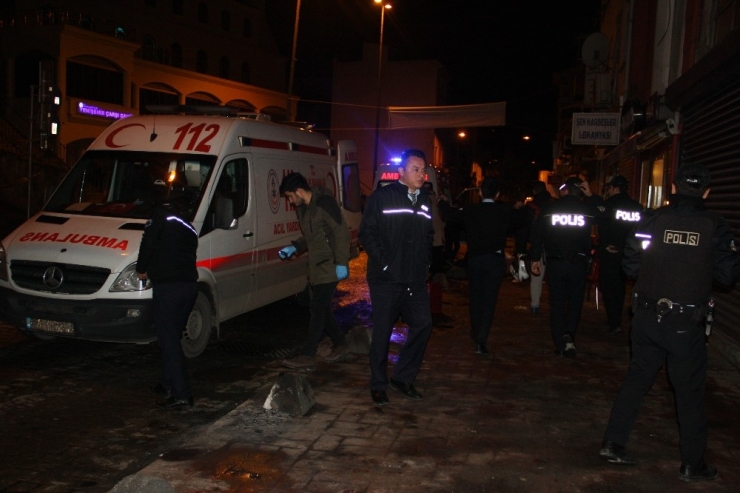 Beyoğlu’nda Pidecide Oturan Müşterilere Silahlı Saldırı: 3 Yaralı