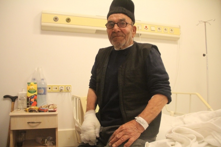 Evi Yanan Yaşlı Adam Yaşadıklarını Tedavi Gördüğü Hastanede Anlattı