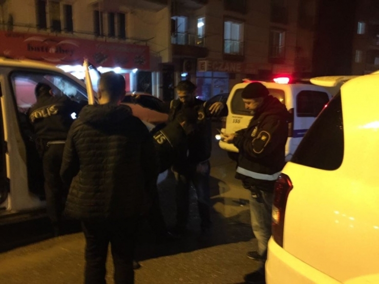 İzmir’de Operasyon: 25 Kişi Gözaltına Alındı