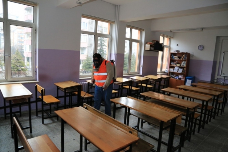 Melikgazi Belediyesi Yarıyıl Tatilinde Okulları İlaçlayacak