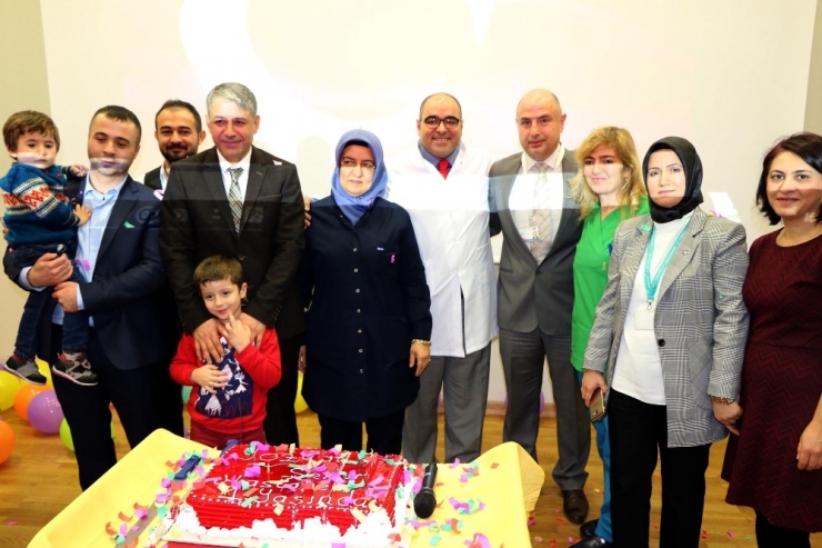 Yozgat Şehir Hastanesi Birinci Yılını Pasta Keserek Kutladı