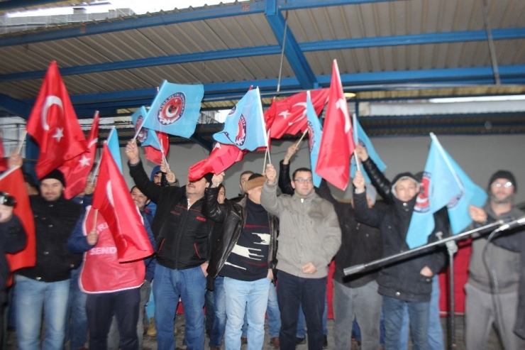 Türk Metal Sendika Üyesi İşçilerin Protesto Eylemi