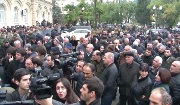 Stk’lardan Abhazya Cumhurbaşkanına İstifa Çağrısı