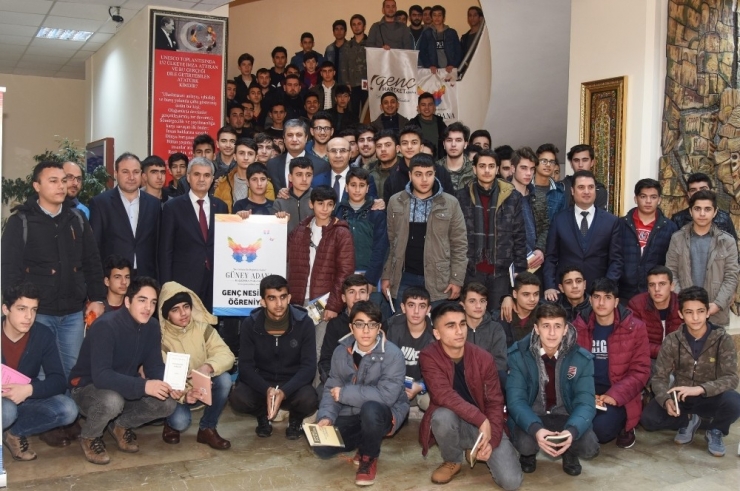 Vali Demirtaş, Öğrencileri Gençlik Kampına Uğurladı