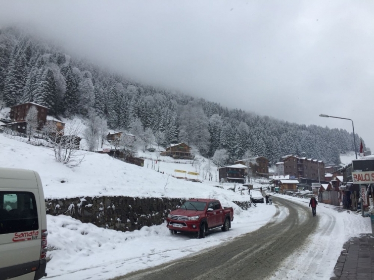 Ayder’de Hafta Sonu Yapılacak Kardan Adam Şenliği İçin Beklenen Kar Geldi