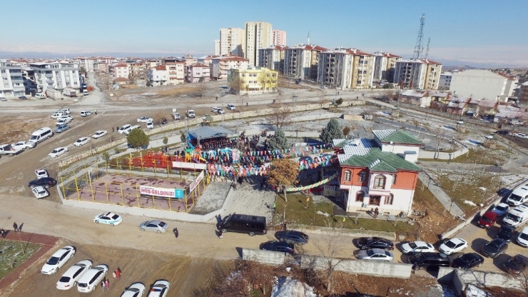 Şehitlerin Adını Taşıyan Gençlik Merkezi Ve Parkın Açılışını Bakan Tüfenkci Yaptı