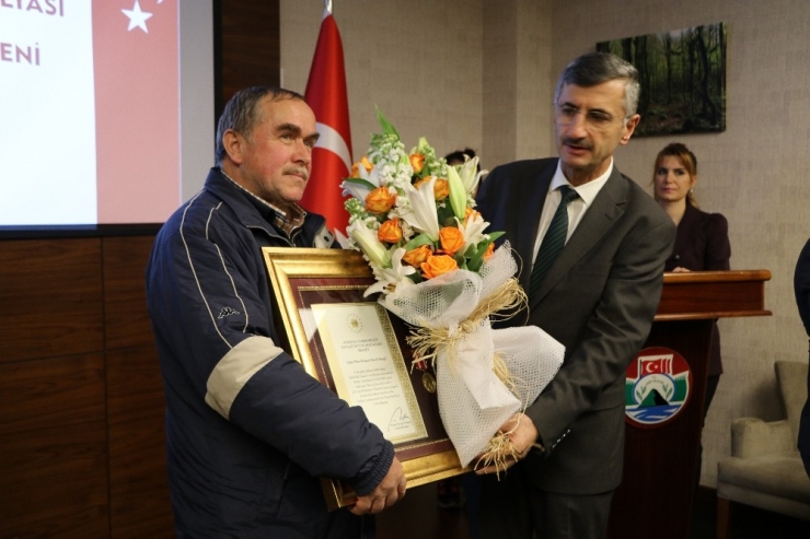Rize’de Şehit Ailelerine Ve Gazilere ’Devlet Övünç Madalyası’ Verildi