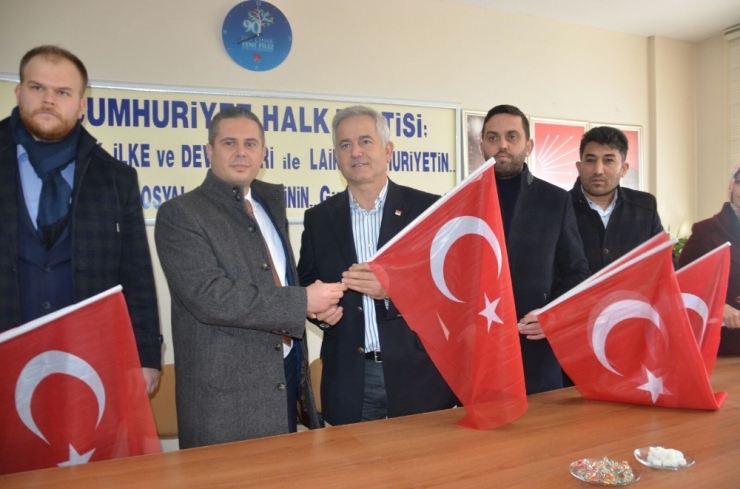 Ak Parti Çanakkale Merkez İlçe Başkanlığından ’Zeytindalı Harekatı’na Türk Bayraklı Destek