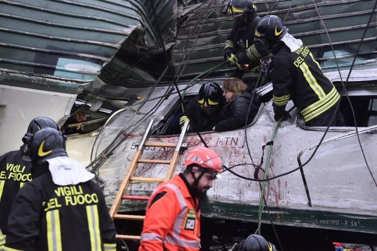 İtalya’da Tren Raydan Çıktı: 2 Ölü