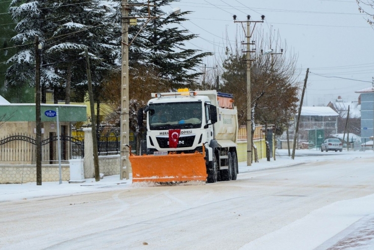 Meram Belediyesi Kar Temizleme Çalışmalarını Sürdürüyor