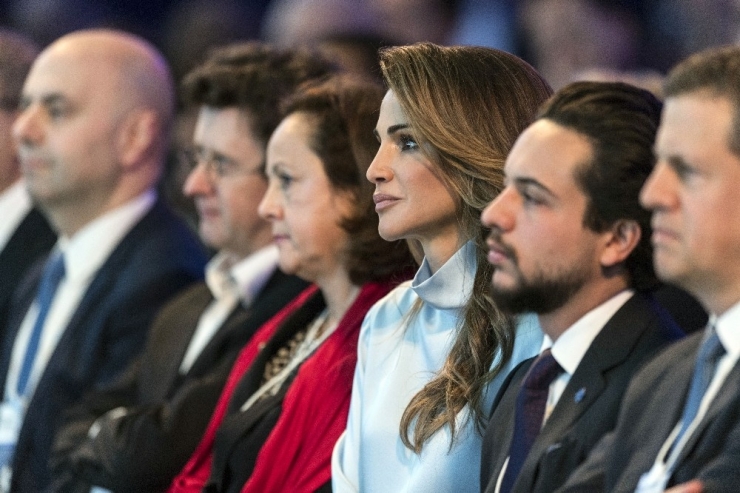Ürdün Kraliçesi Rania’dan Arap Öğrencilere Ücretsiz Eğitim Hizmeti